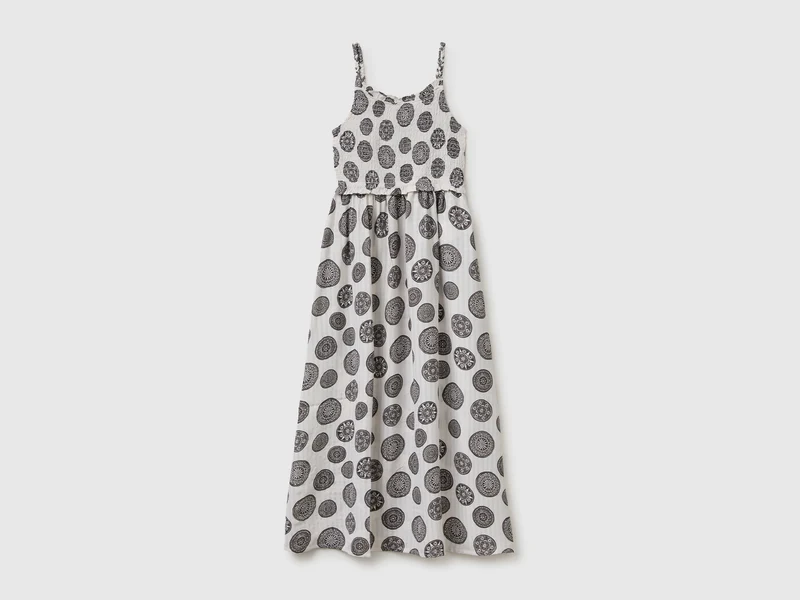 Langes bedrucktes Kleid