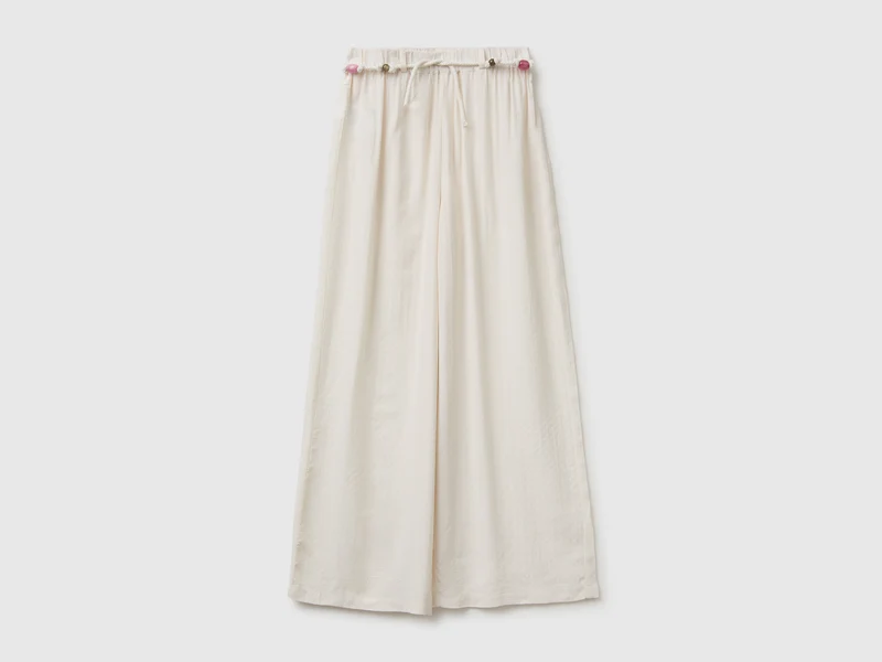 Weite Hose mit Gürtel