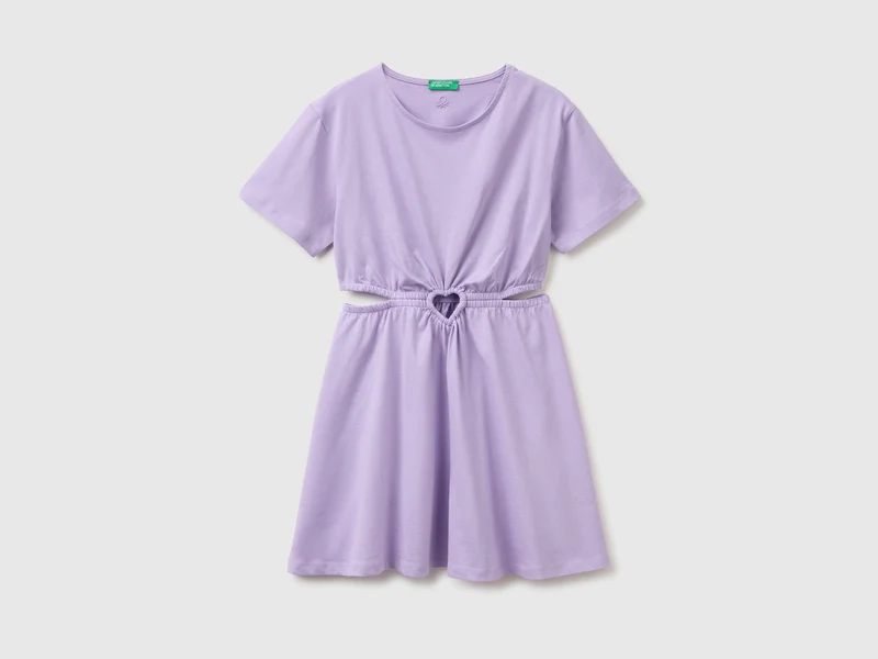 Kleid mit Ausschnitt und Herz