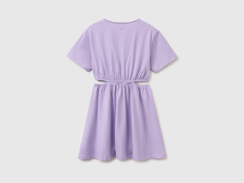 Kleid mit Ausschnitt und Herz