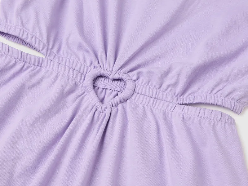 Kleid mit Ausschnitt und Herz
