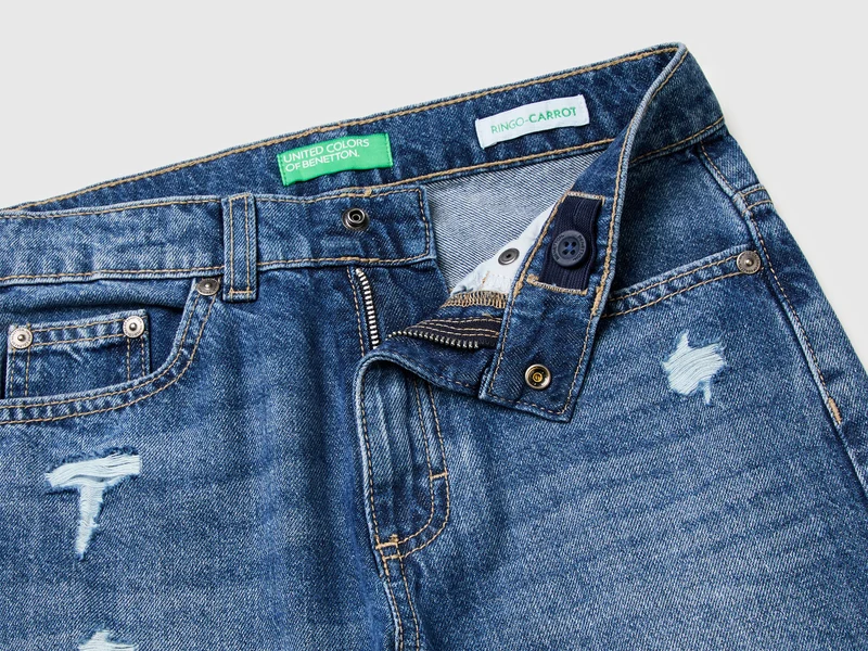 Jeans im Carrot Fit mit Rissen