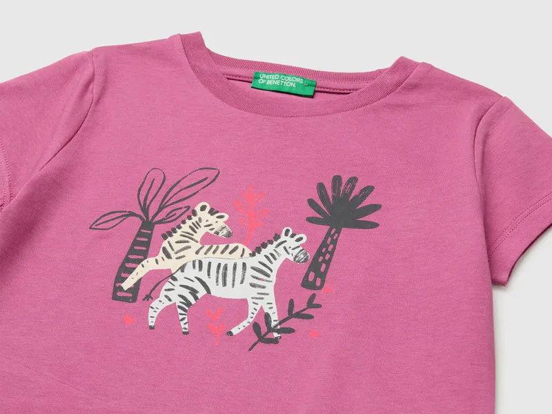 Normal geschnittenes T-Shirt mit Aufdruck