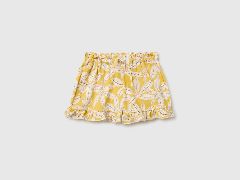 Shorts mit Bedruckung und Rüschen