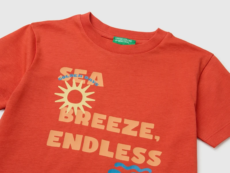 Rundhals-T-Shirt mit Aufdruck