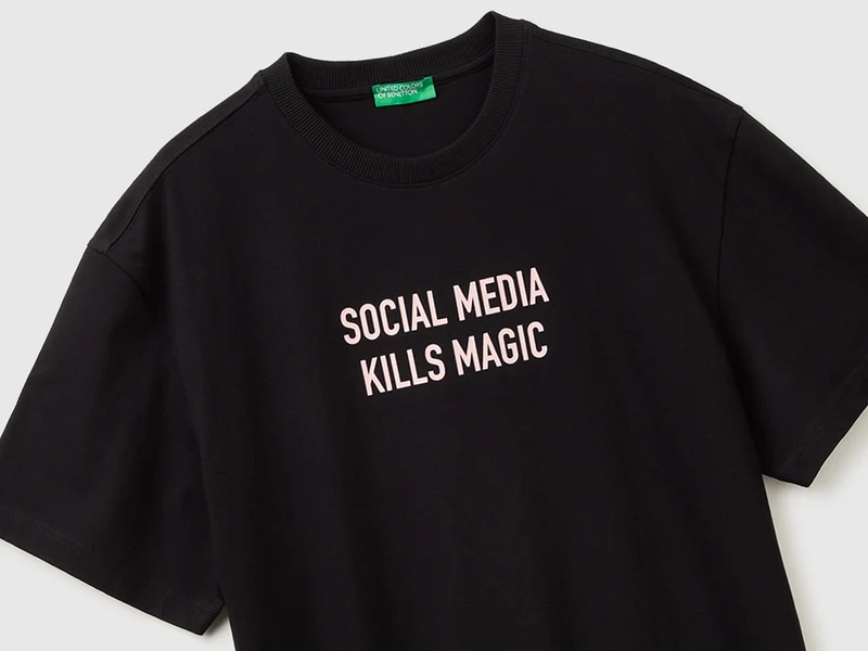Lässiges T-Shirt mit Aufdruck
