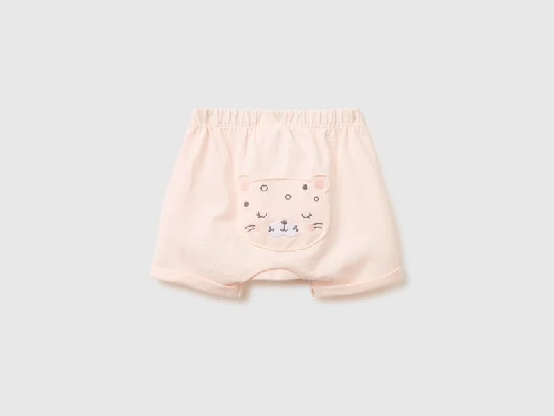 Shorts mit Tierstickerei