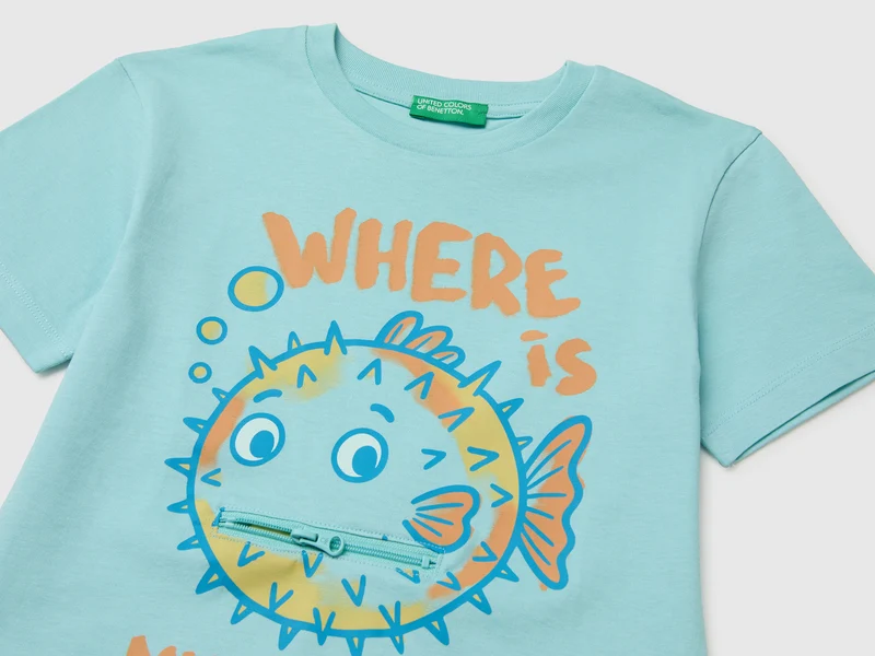 Bedrucktes T-Shirt mit Reißverschluss