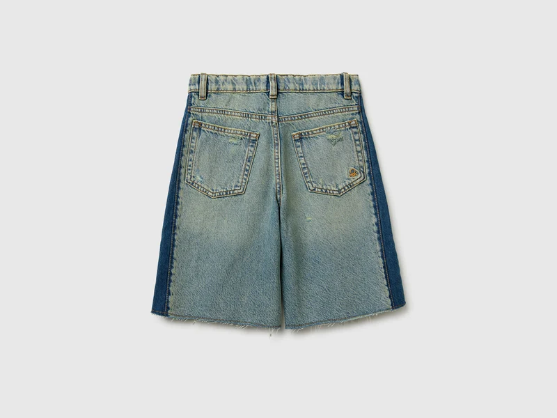 Zweifarbige Jeans-Bermudashorts