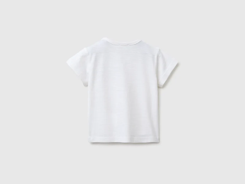 T-Shirt mit Tasche und kleinem Tier