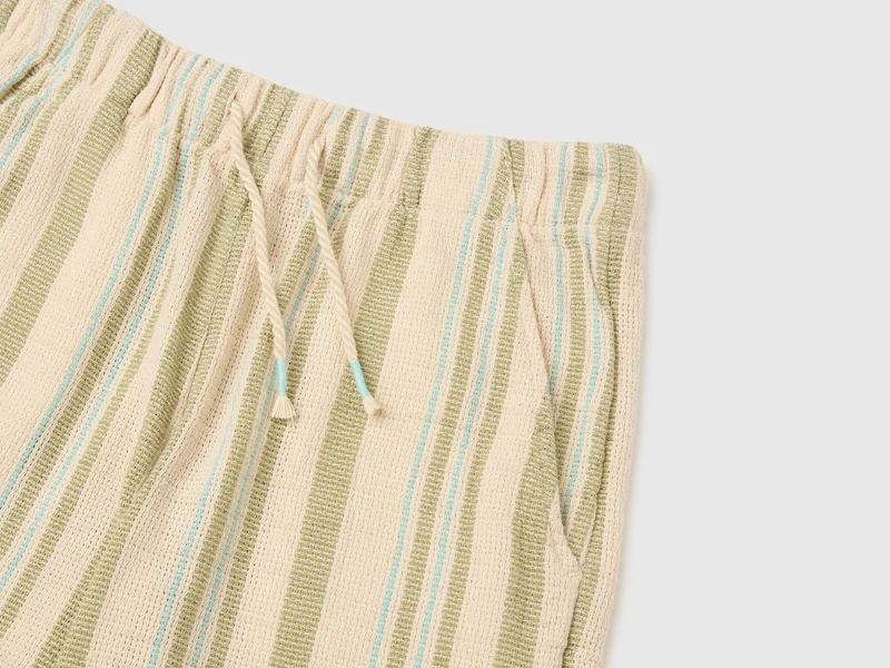 Gestreifte Bermudashorts