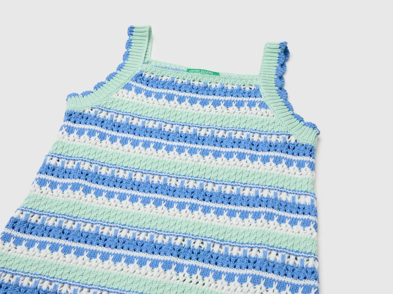 Mehrfarbiges Häkelkleid