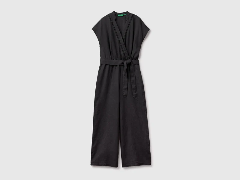 Jumpsuit aus 100 % Leinen mit Wickeloptik