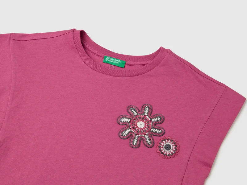 Ärmelloses T-Shirt mit Stickerei