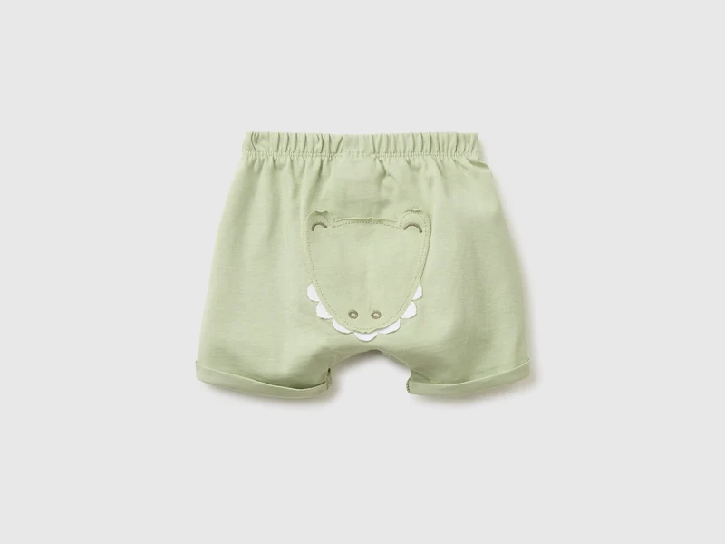 Shorts mit Tierstickerei