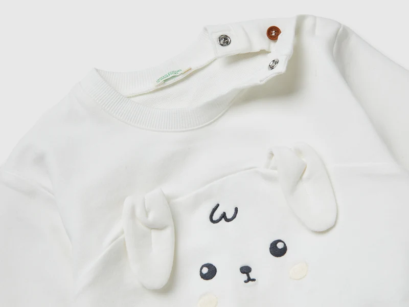 Sweatshirt mit Stickerei und Aufnäher