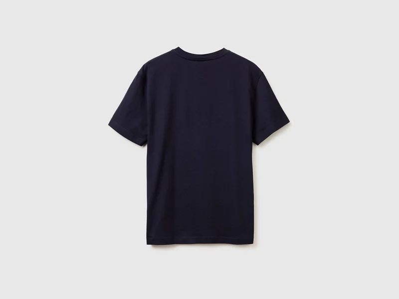 Dunkelblaues T-Shirt