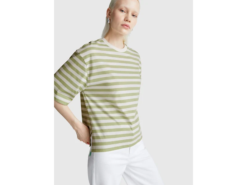 Übergroßes gestreiftes T-Shirt