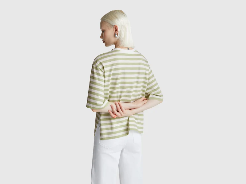 Übergroßes gestreiftes T-Shirt
