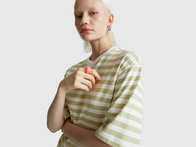 Übergroßes gestreiftes T-Shirt