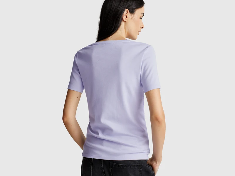 T-Shirt aus reiner Baumwolle mit V-Ausschnitt