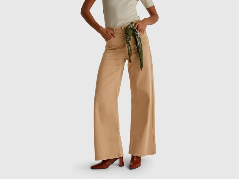 Weit geschnittene Hose
