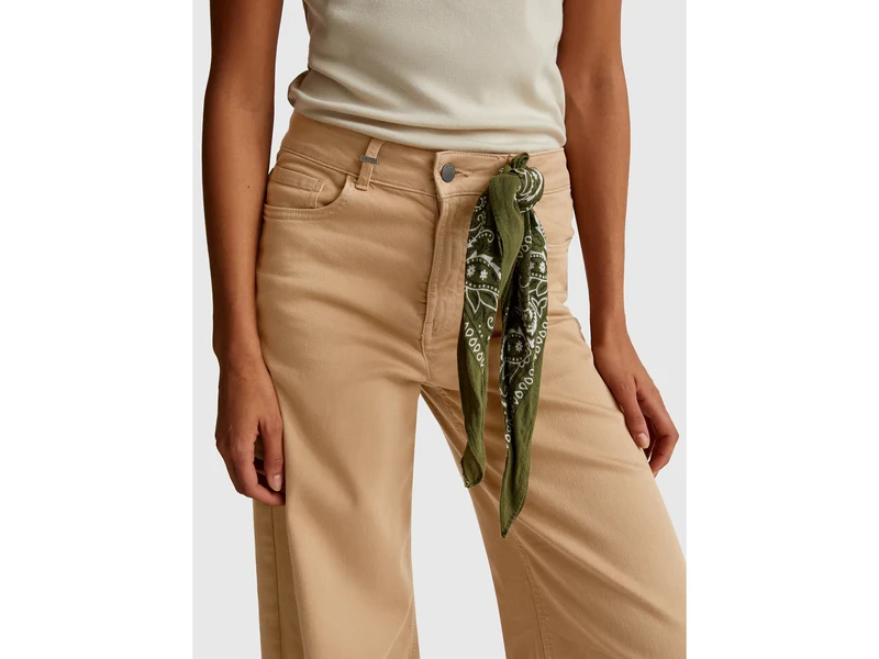 Weit geschnittene Hose