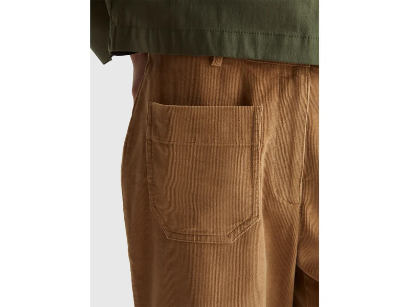 Gerade geschnittene Samthose