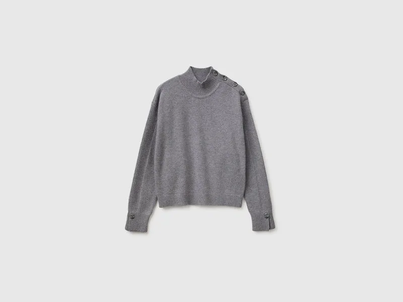 Pullover mit Knöpfen an der Schulter