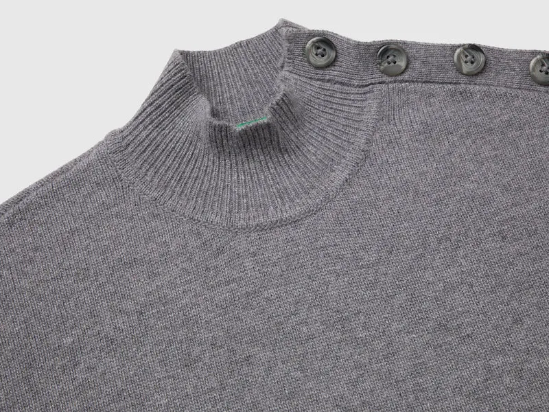 Pullover mit Knöpfen an der Schulter