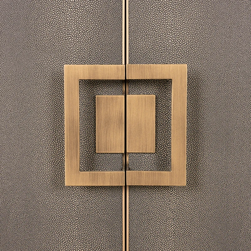 Sideboard Bloomville Brass Shagreen – Eiche & PU-Leder, 2-türig
