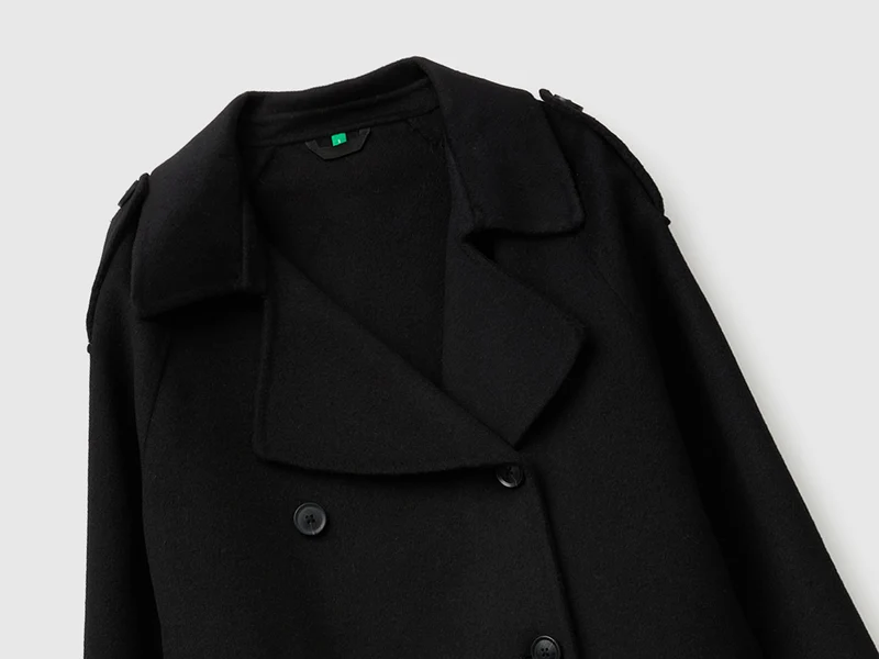 Kurzer zweireihiger Mantel