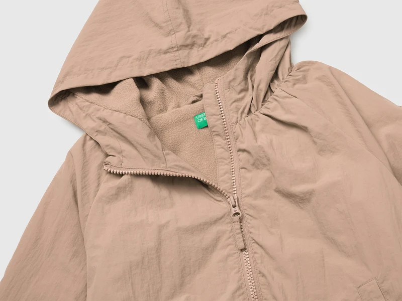 Übergroße Nylonjacke