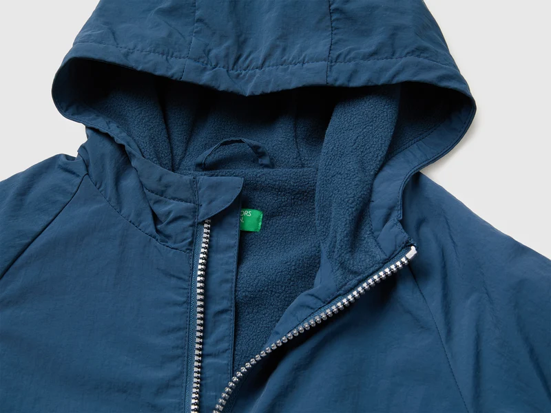 Nylonjacke mit Kapuze