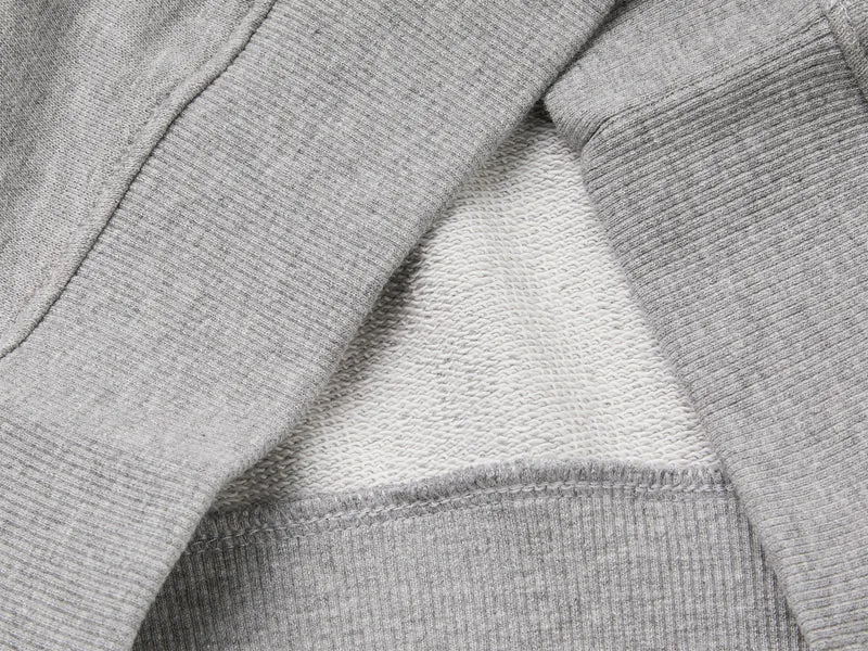 Geschlossenes Sweatshirt aus 100 % Baumwolle