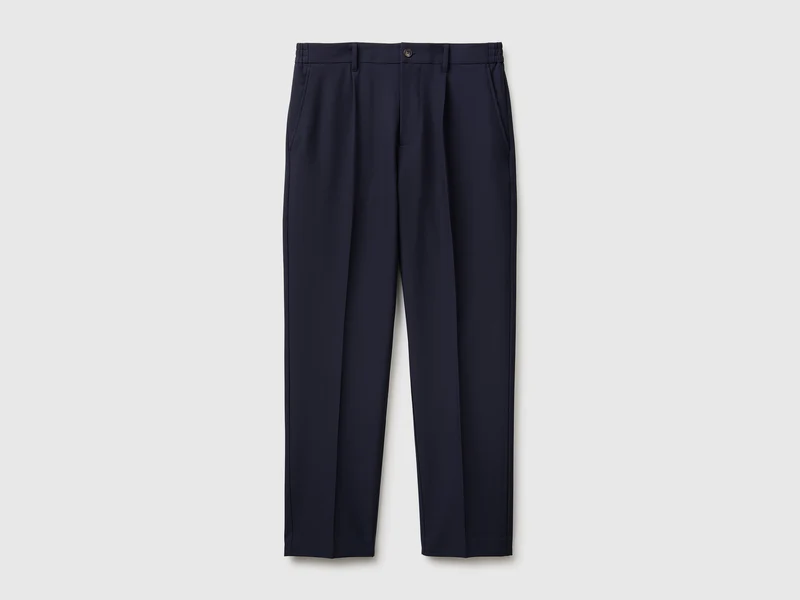 Hose mit Falten und Bügelfalten