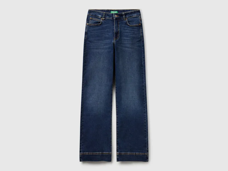 Schlagjeans aus recycelter Baumwolle