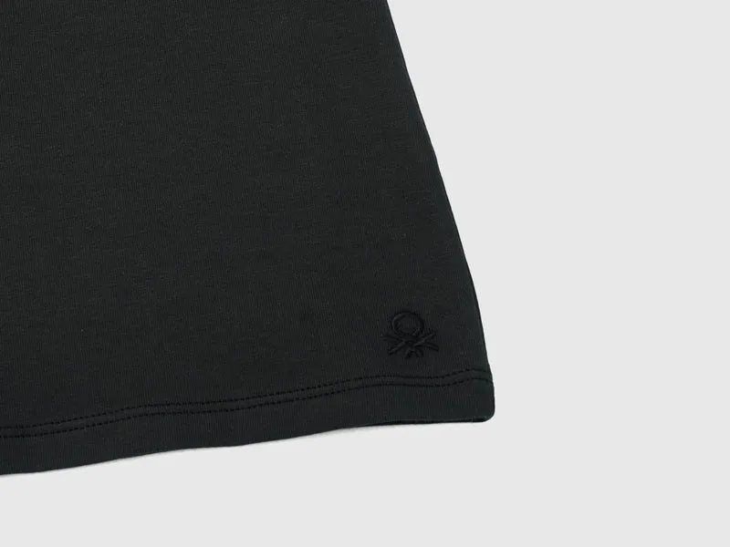 Stretch-T-Shirt mit hohem Halsausschnitt