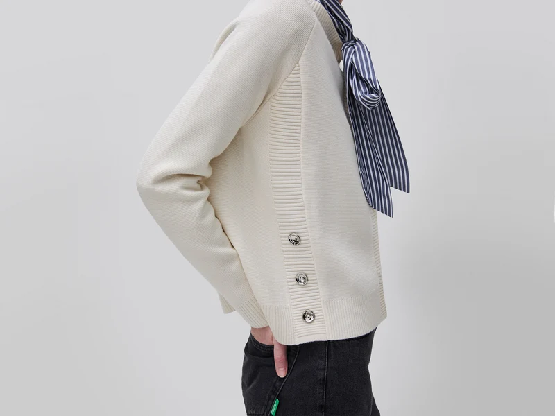 Strickjacke mit Knöpfen
