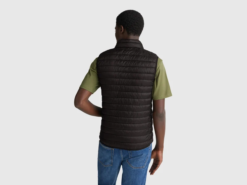 Gefütterte ärmellose Jacke mit normaler Passform