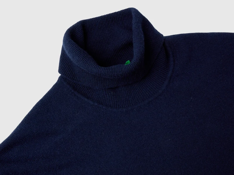 Dunkelblauer Rollkragenpullover aus reiner Merinowolle