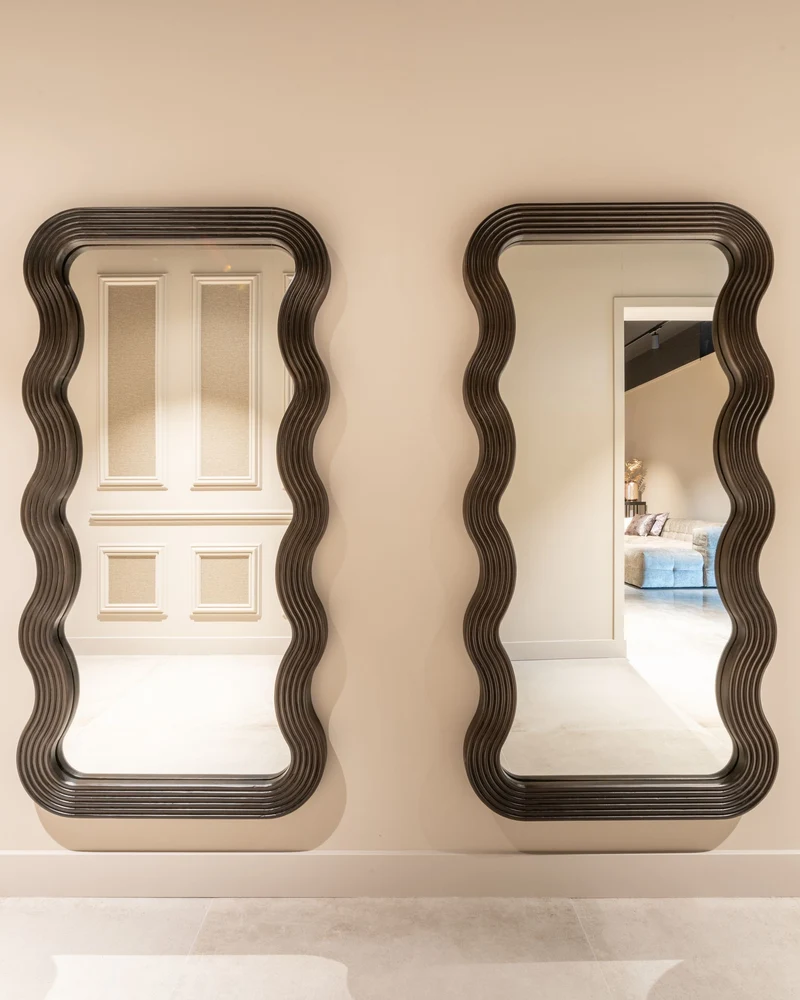 Spiegel Mayfield braun mit wellenförmigem Mangoholz-Rahmen, 170x86 cm