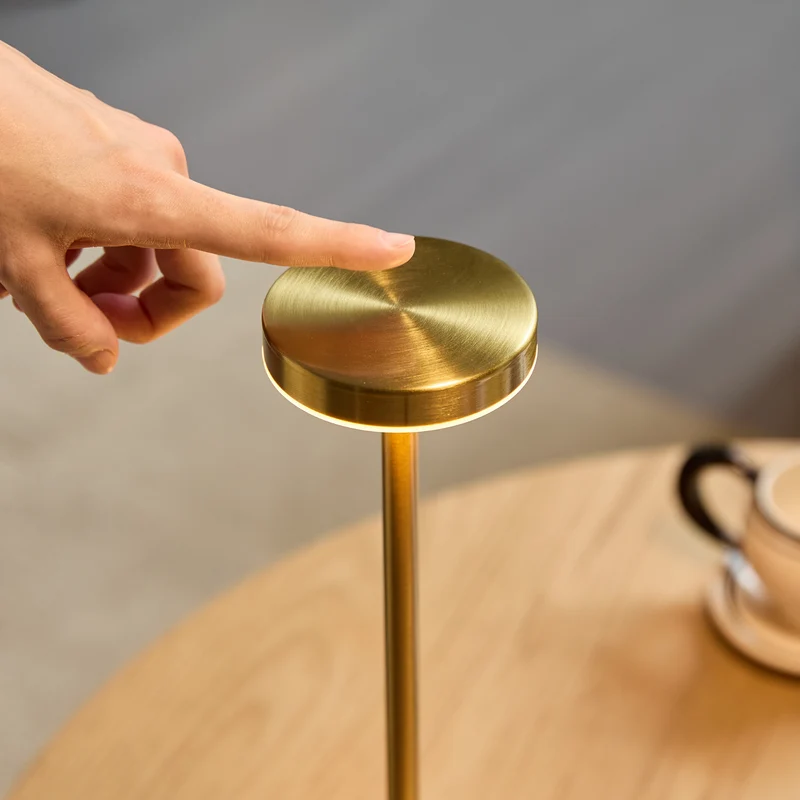 Elvis Tischlampe LED Gold