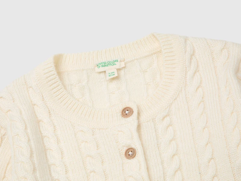 Strickjacke aus Wollmischgewebe mit Zöpfen