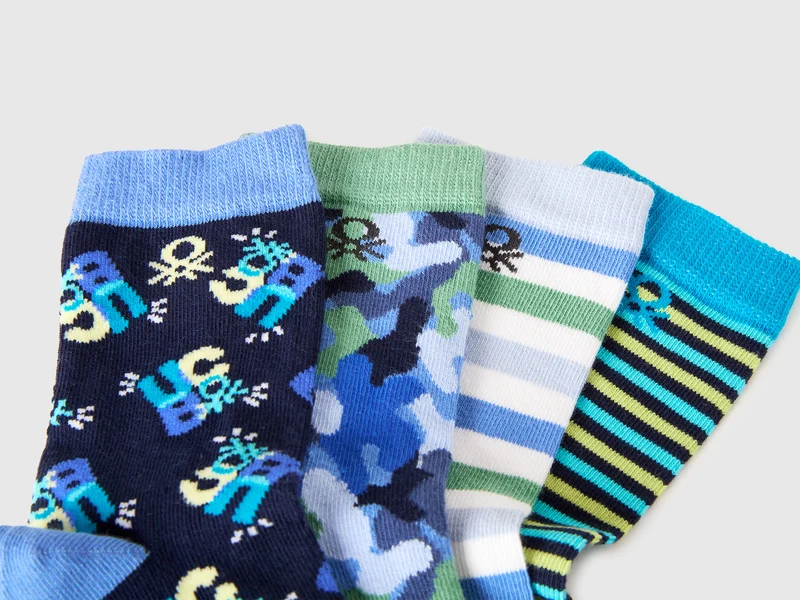 Vier Paar gemusterte Socken