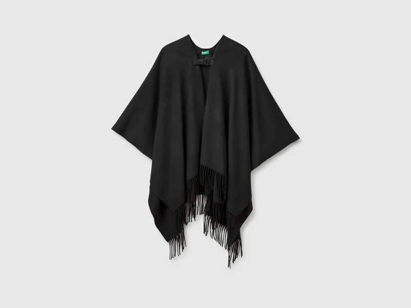 Cape mit Fransen und Knopf