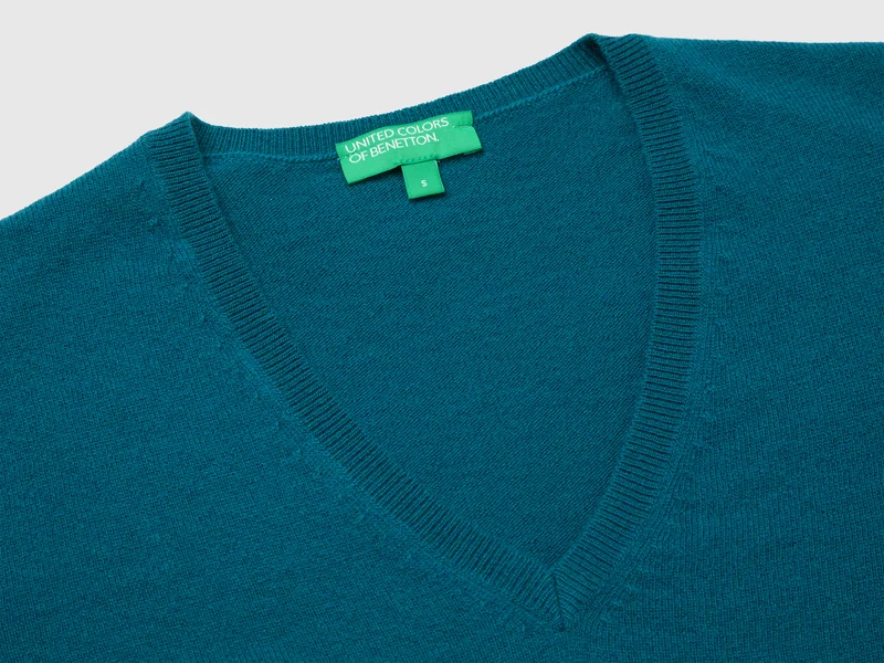 Türkisfarbener V-Ausschnitt-Pullover aus reiner Merinowolle