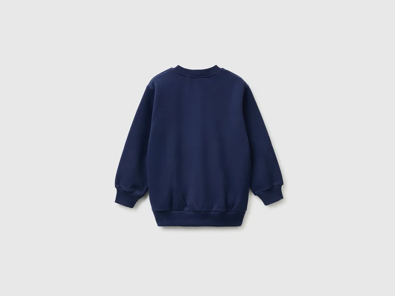 Warmer Sweater mit Kängurutasche