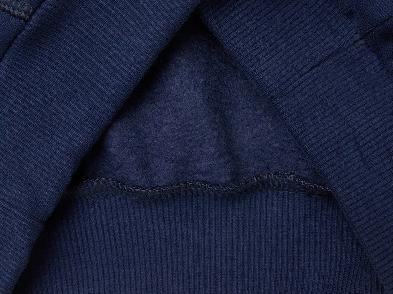 Warmer Sweater mit Kängurutasche