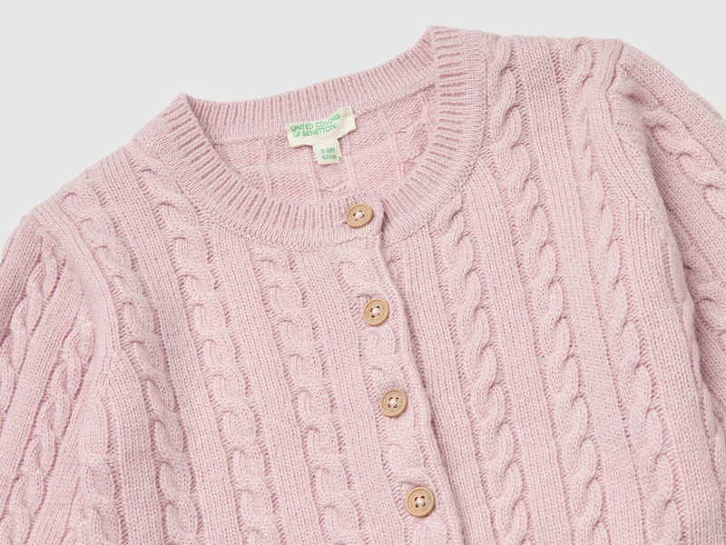 Strickjacke aus Wollmischgewebe mit Zöpfen